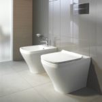 006379 DuraStyle SoftClose Toilet Seat and Cover_Stiles_Lifestyle_Image