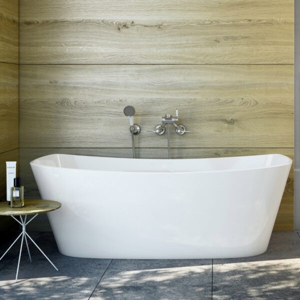 TRV-N-SW-NO V+A Trivento FS Bath 1650x707mm_Stiles_Lifestyle_Image