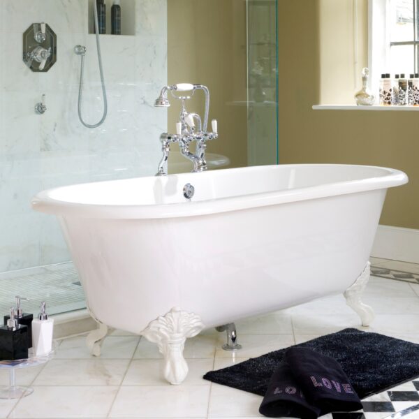 CHE-N-SW-OF-FT V+A Cheshire Clawfoot bath_Stiles_Lifestyle_Image
